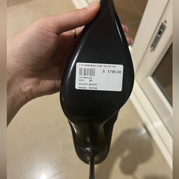 New Tom Ford Black Swarovski Pumps in Size US 8/38 (EU) - Picture 9 of 17